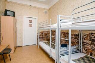 Гостиница Звезда Хостел Санкт-Петербург Кровать в общем 6-местном номере для мужчин-1